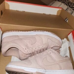 Nike Pink Sneakers